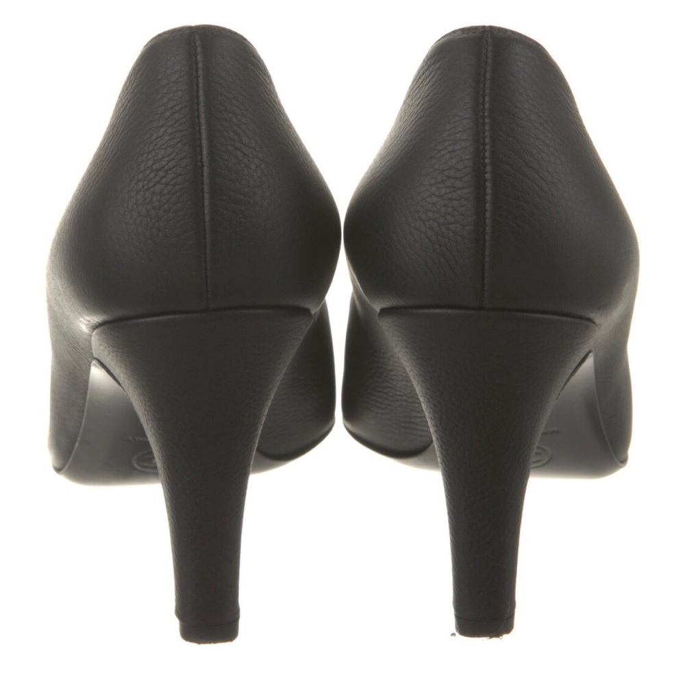 2019 Interlocking CC Logo Chanel Leather Pumps - Picture 5 of 13